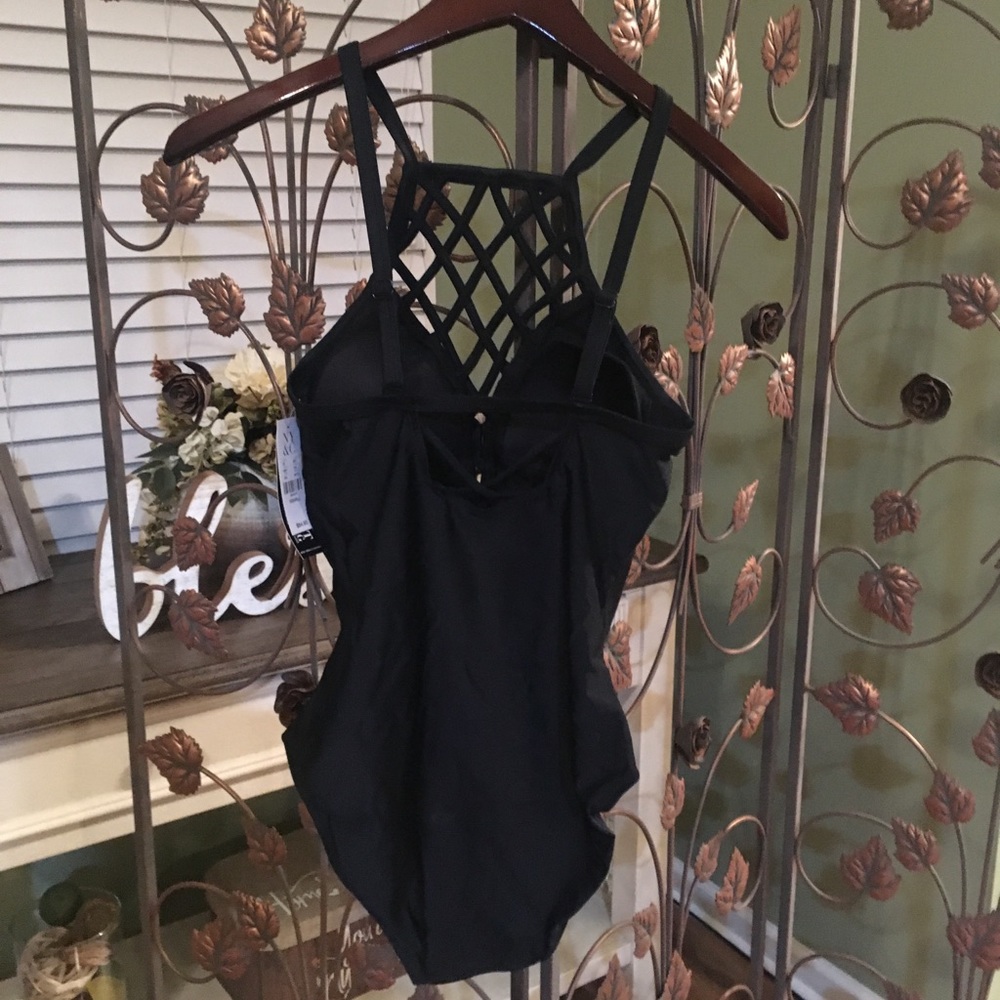 Bathing suit - Picture 2 of 3